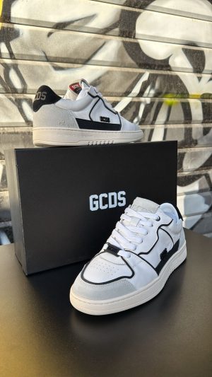 סניקרס GCDS לבנה