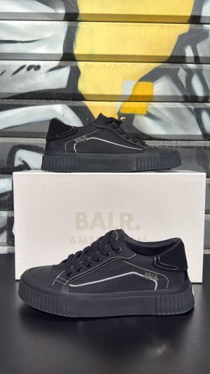 סניקרס באלר שחורה שטוחה