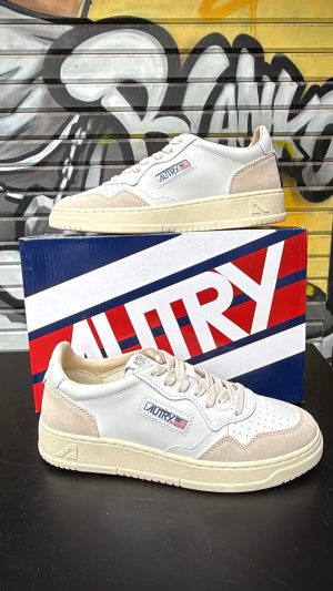 אוטרי בצבע לבן שמנת