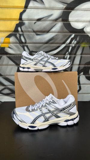 אסיקס לבן כחול