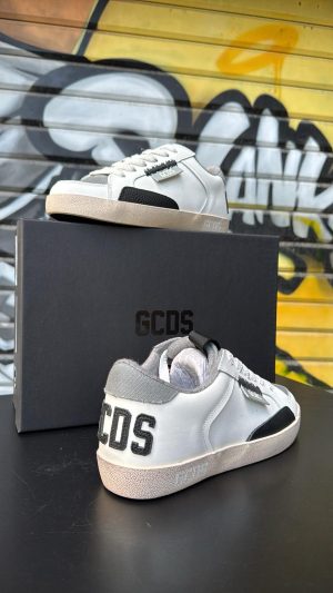 סניקרס GCDS לבן אפור