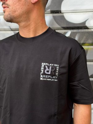 טישרט ריפליי שחורה לוגו בחזה ובמרכז הגב