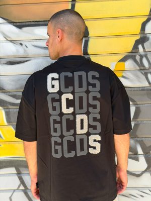 טישרט GCDS שחורה לוגו בחזה ובמרכז הגב
